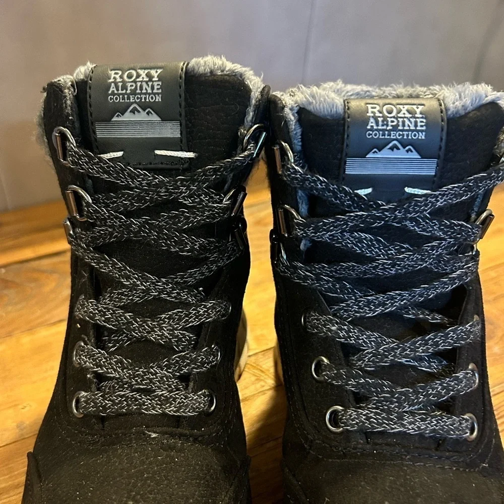 Roxy girls Karmel lace up boots